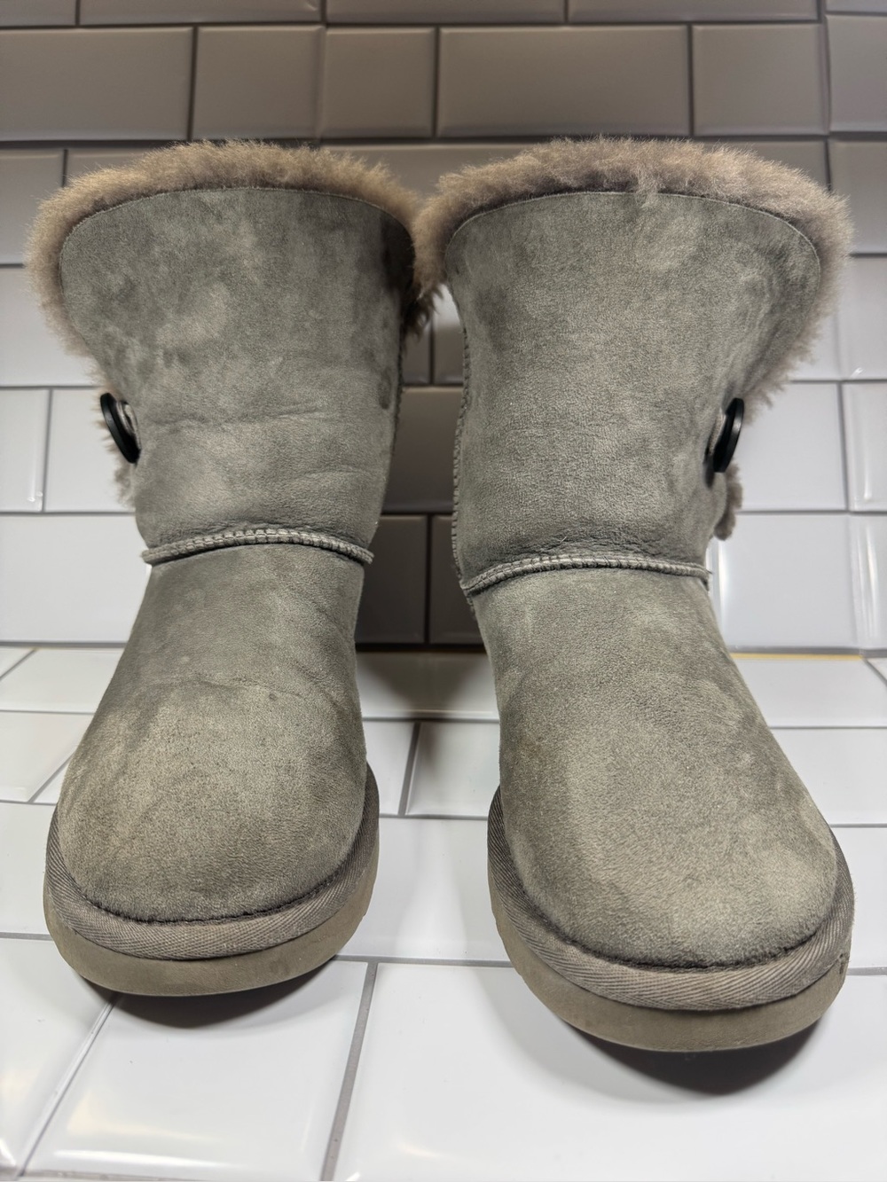 UGG Bailey Button II boots, style 1016226 (tel:1016226), neutral taupe/gray